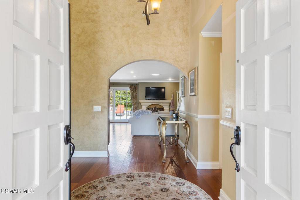 Agoura Hills, CA 91301,29049 Saddlebrook DR