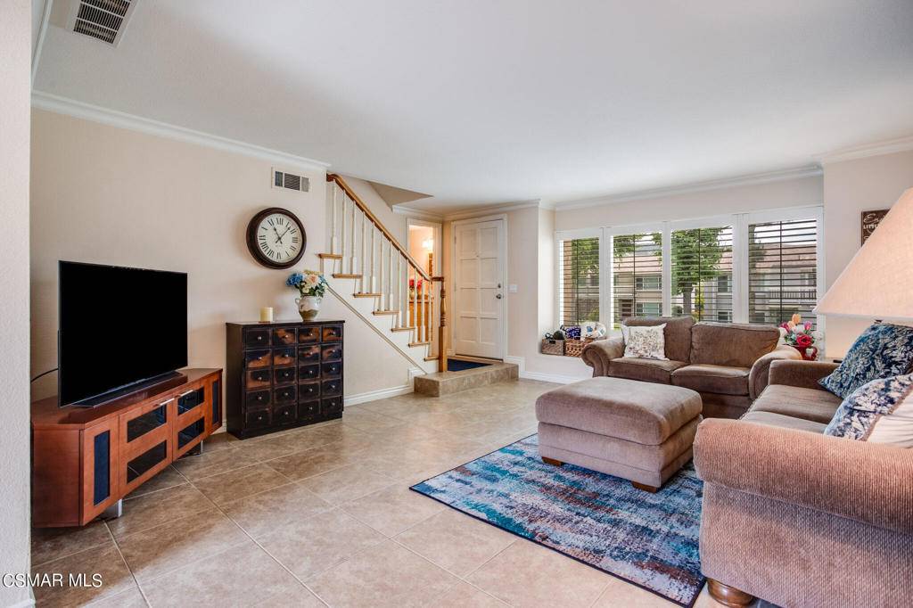 Moorpark, CA 93021,15122 Varsity ST #B