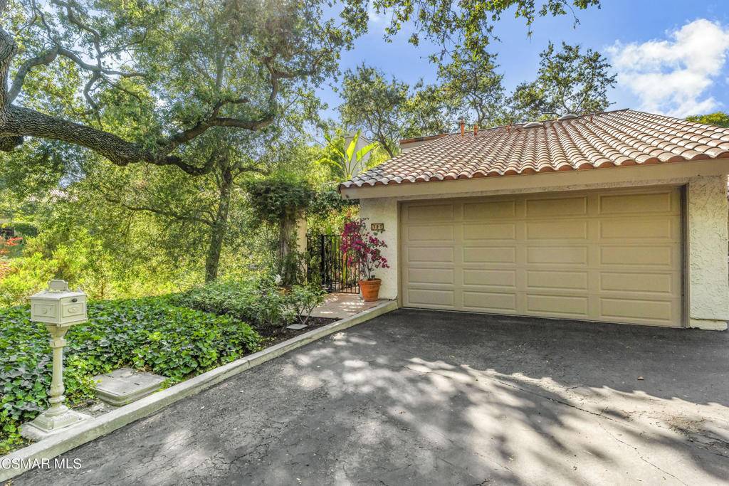 Westlake Village, CA 91362,727 Arroyo Oaks DR