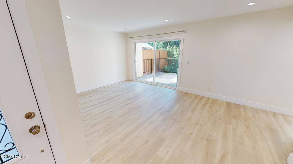 Agoura Hills, CA 91301,27461 Country Glen RD