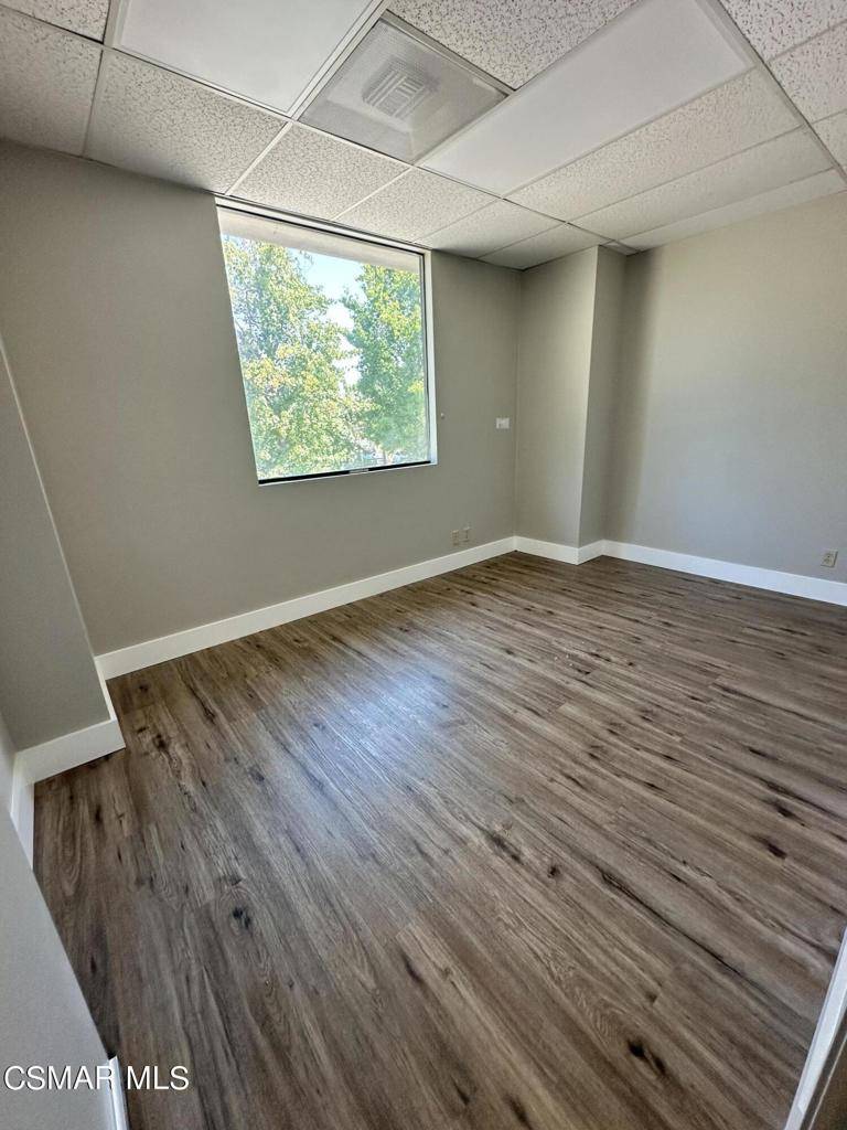 1633 Erringer RD Simi Valley, CA 93065