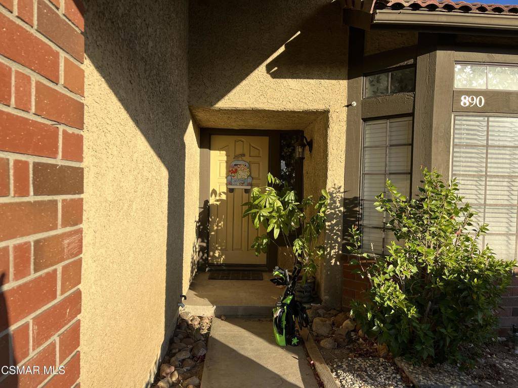 Moorpark, CA 93021,890 Hedyland CT