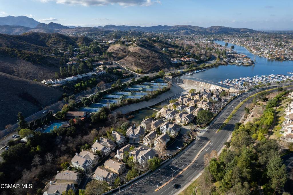 Westlake Village, CA 91361,32212 Breezeport DR