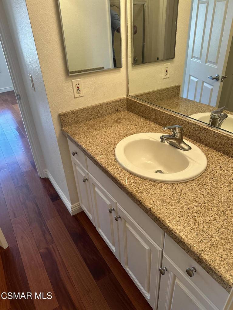 Woodland Hills, CA 91367,5525 Canoga AVE #307
