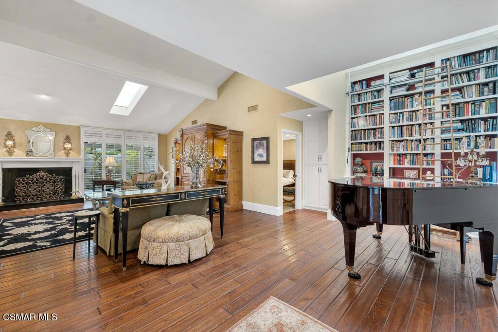 Westlake Village, CA 91361,2234 Westshore LN