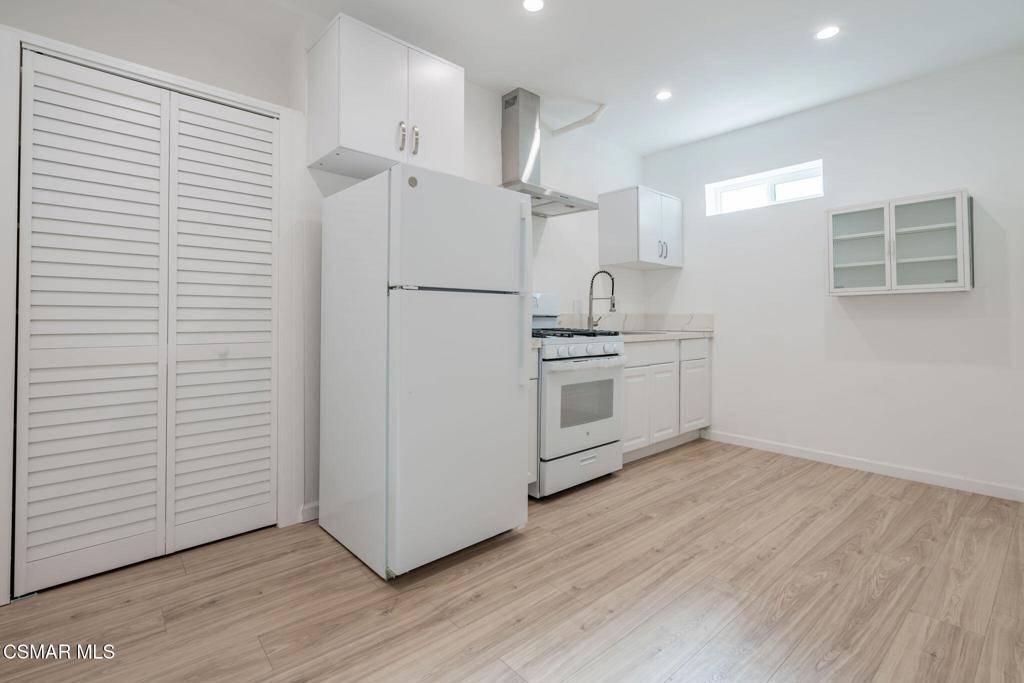 West Hills, CA 91307,6516 Cleomoore AVE