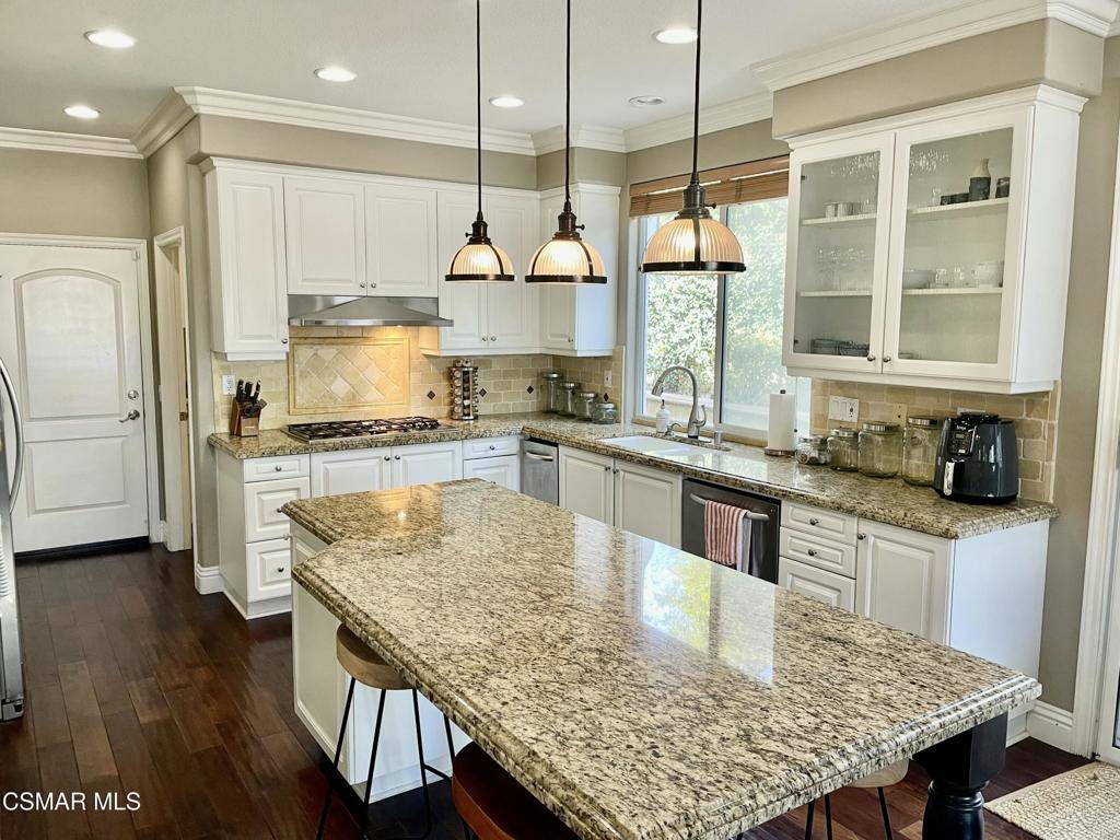 Newbury Park, CA 91320,662 Via Carro