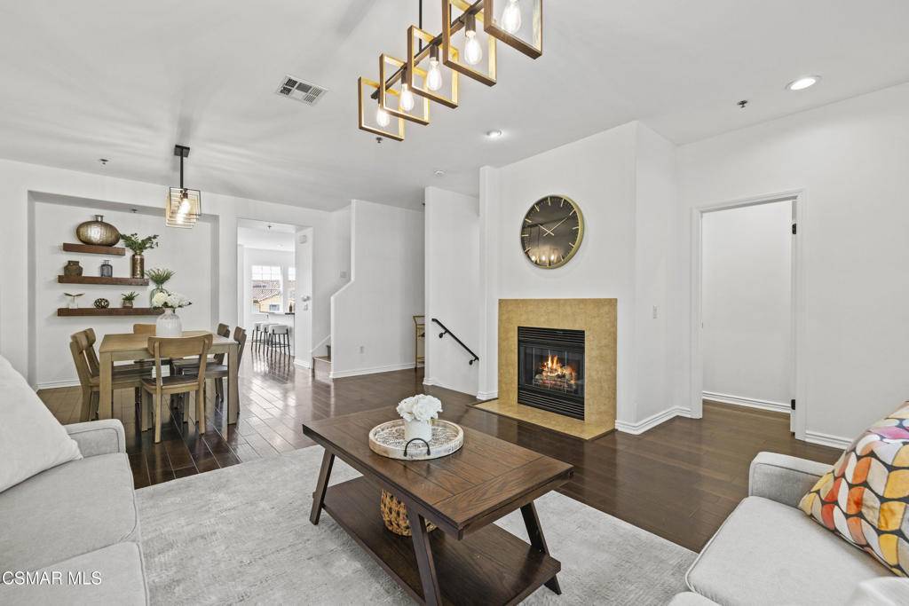 Thousand Oaks, CA 91362,393 E Hilltop WAY