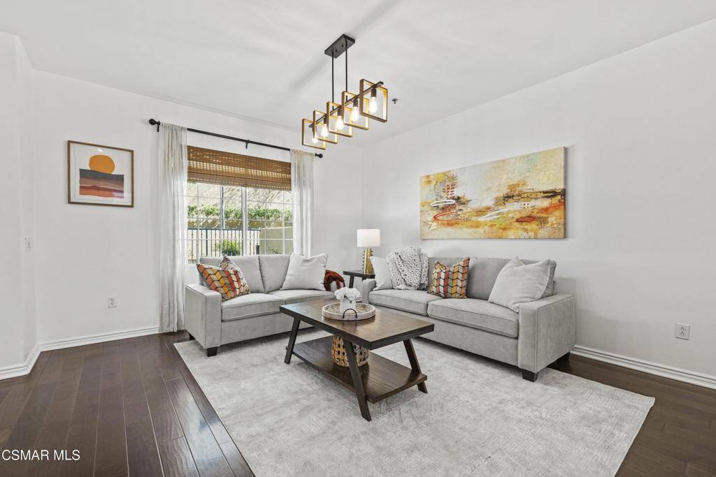 Thousand Oaks, CA 91362,393 E Hilltop WAY
