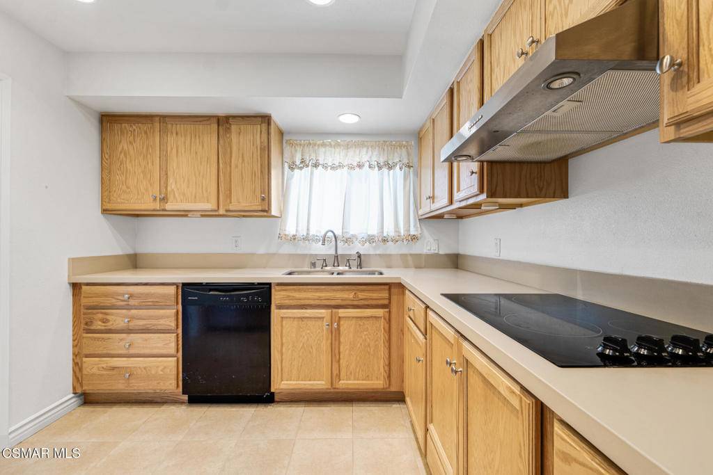 Chatsworth, CA 91311,20711 Lemarsh ST #B