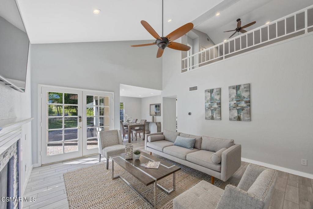 Simi Valley, CA 93065,871 Links View DR