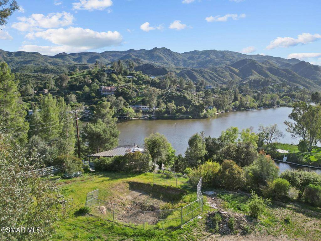 Agoura Hills, CA 91301,2239 Pinecrest RD