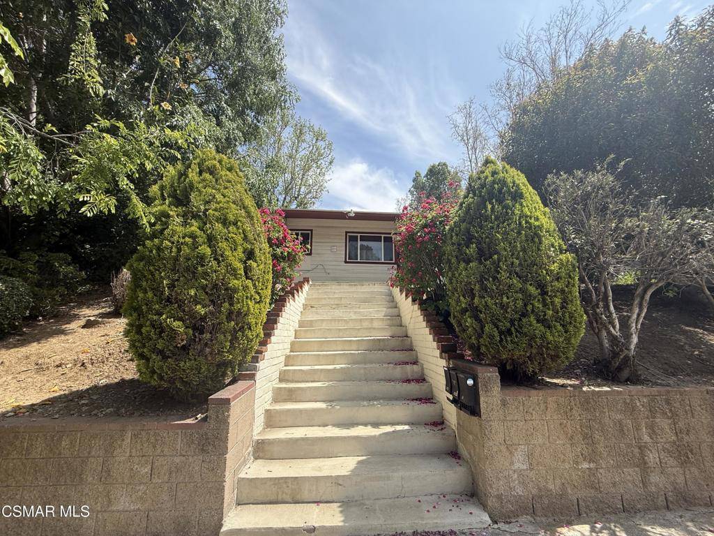 Los Angeles, CA 90068,3384 Barham BLVD