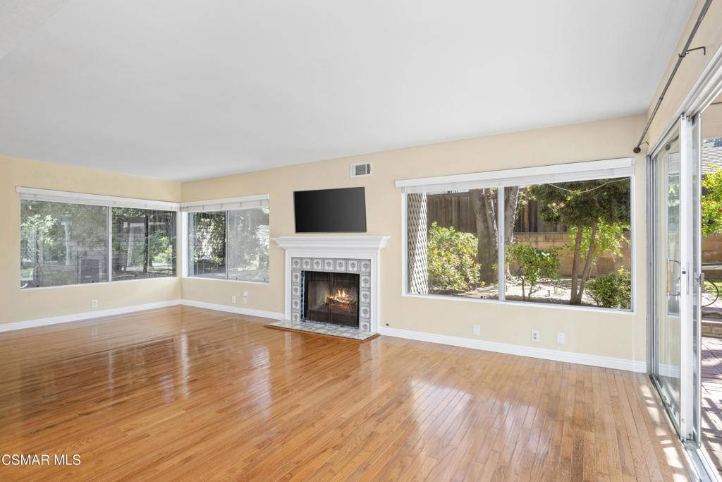 Thousand Oaks, CA 91362,3036 E Adirondack CT