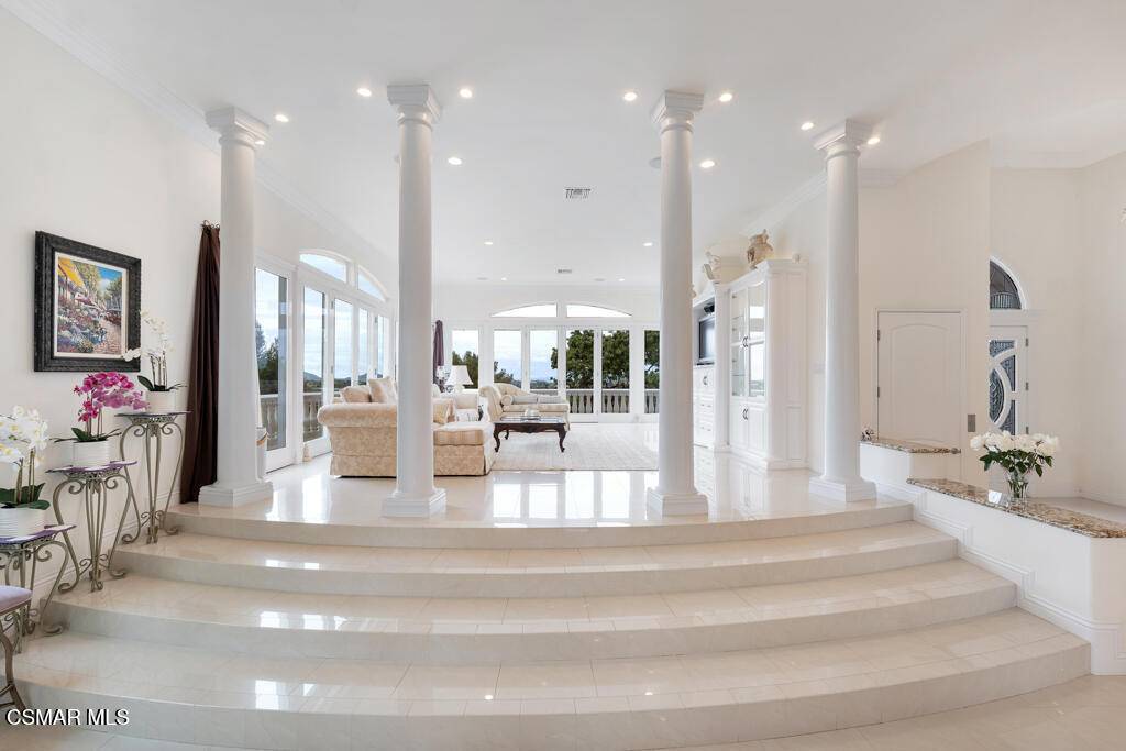 Thousand Oaks, CA 91362,932 Rosario DR