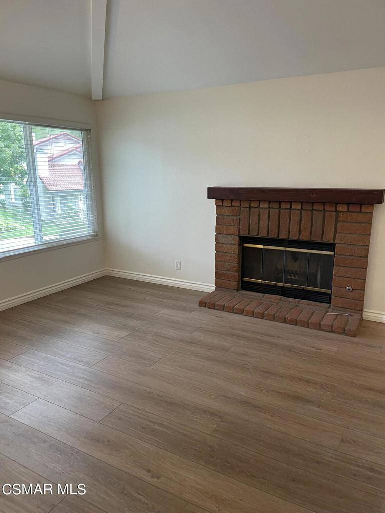 Oak Park, CA 91377,977 Quarterhorse LN