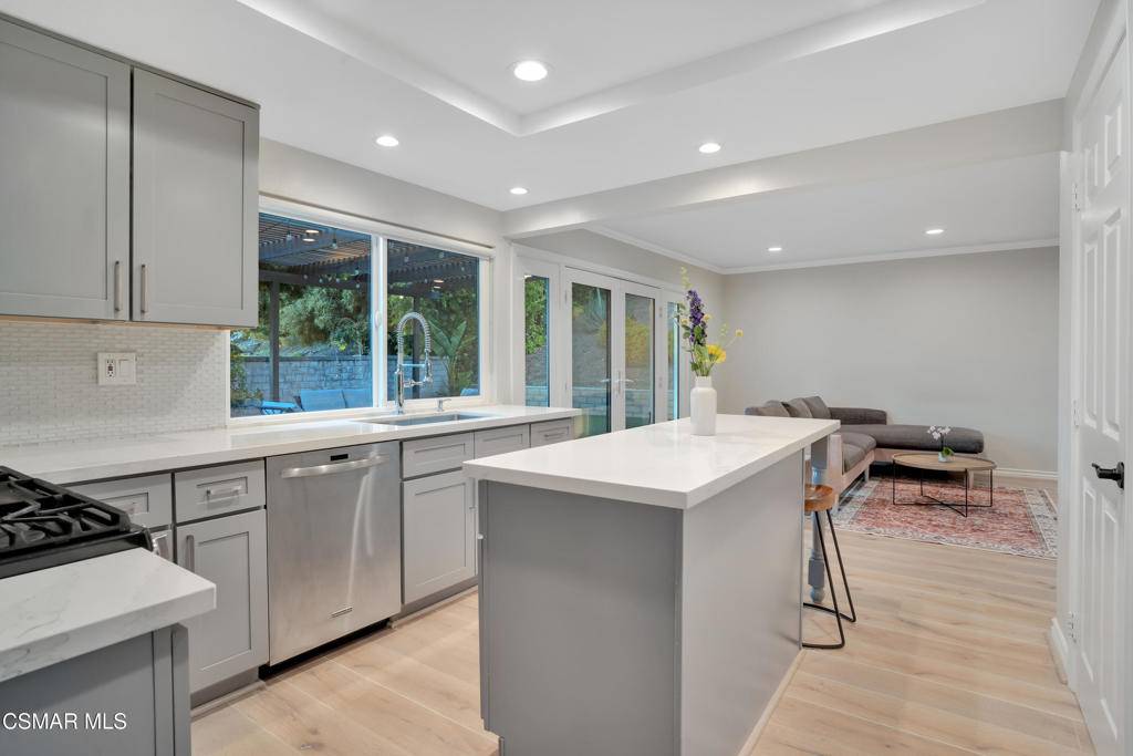 Thousand Oaks, CA 91360,291 W Avenida De Las Flores