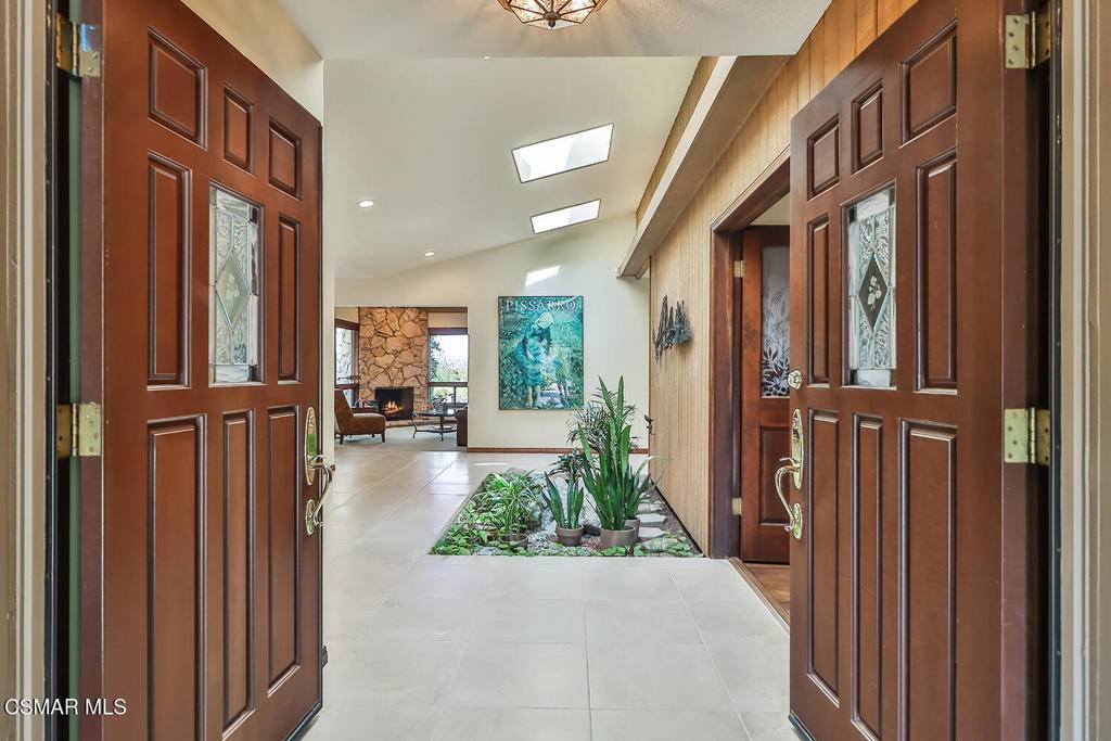 Thousand Oaks, CA 91360,383 Thorpe CIR