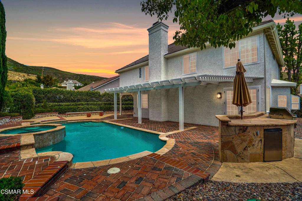 Agoura Hills, CA 91301,5849 Middle Crest DR