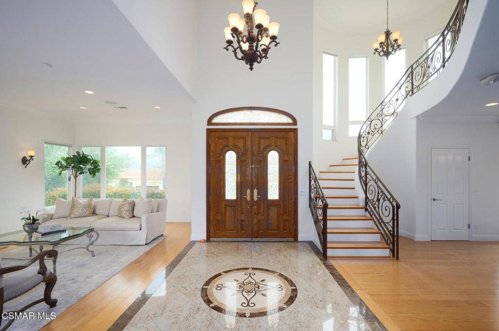 Camarillo, CA 93012,7111 Los Coyotes PL