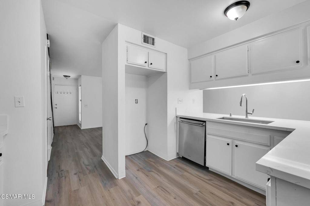 Agoura Hills, CA 91301,28657 Conejo View DR