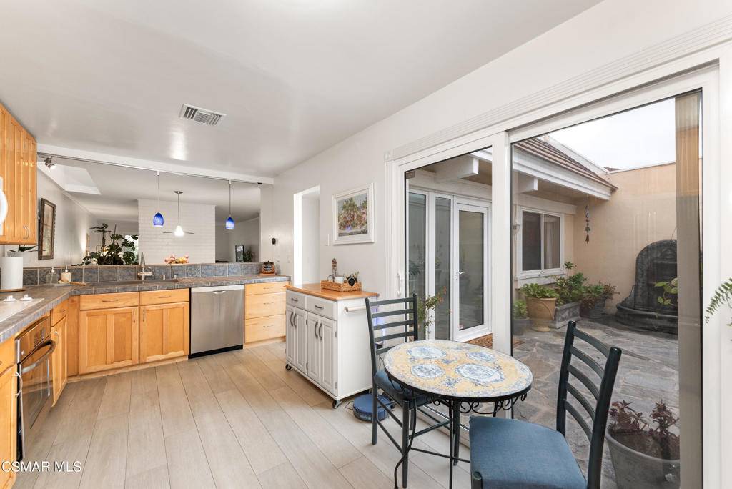 Westlake Village, CA 91361,32040 Waterside LN