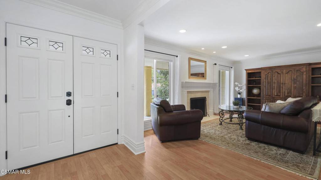 Thousand Oaks, CA 91362,876 Emerson ST