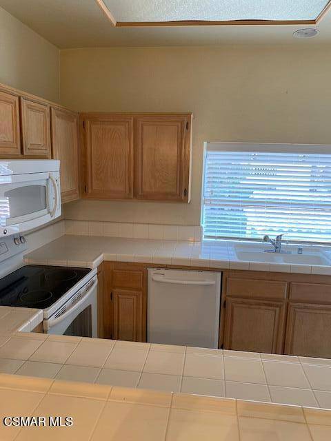 Oak Park, CA 91377,684 Sutton Crest TRL #Tl102