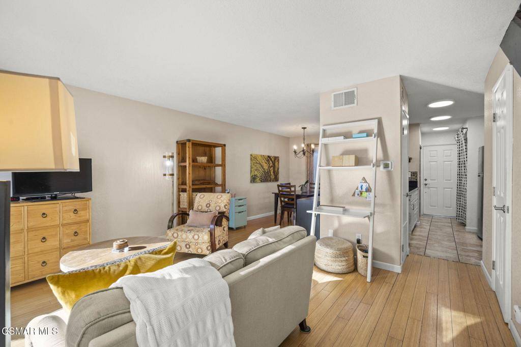 Agoura Hills, CA 91301,28654 Conejo View DR