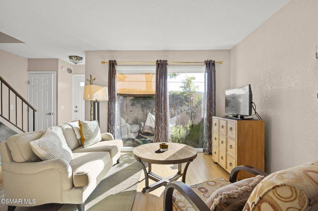 Agoura Hills, CA 91301,28654 Conejo View DR