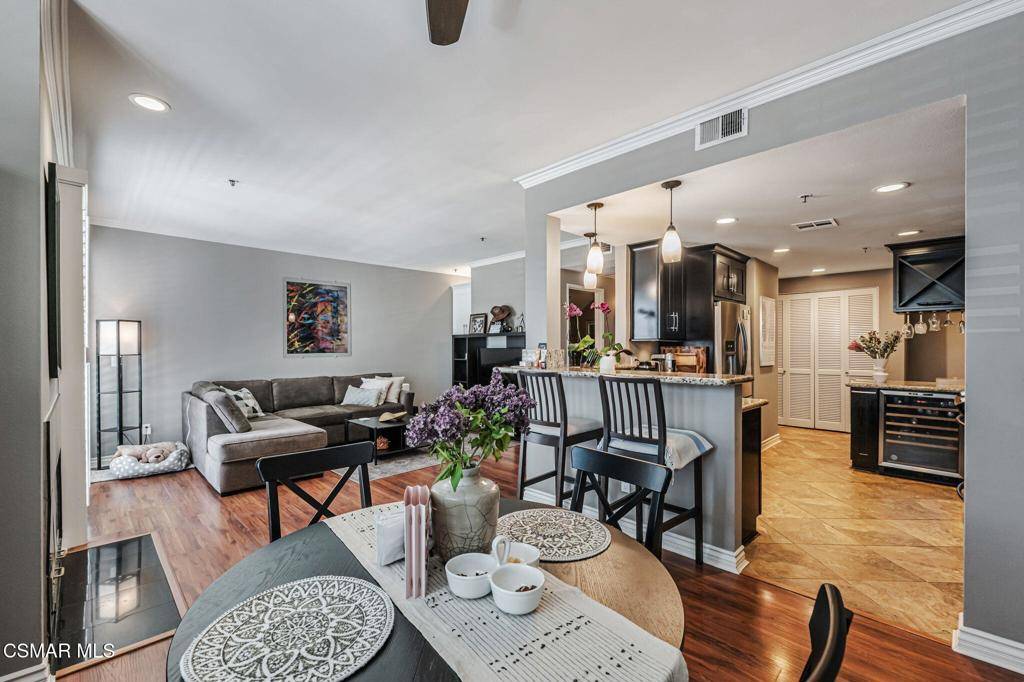Encino, CA 91316,5350 White Oak AVE #307
