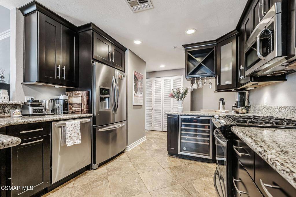 Encino, CA 91316,5350 White Oak AVE #307