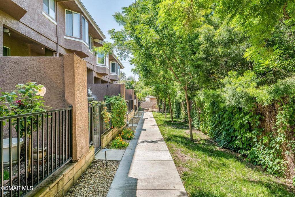 Thousand Oaks, CA 91362,269 Skyline DR
