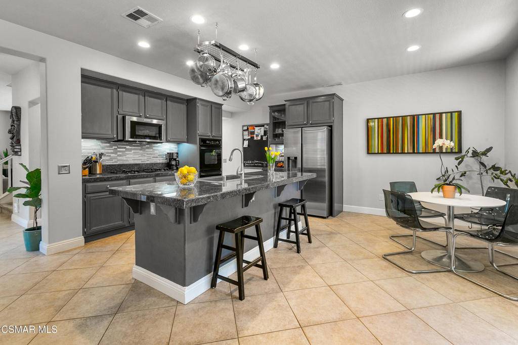 477 Parkview CT Simi Valley, CA 93065