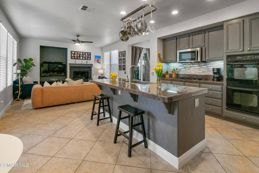 477 Parkview CT Simi Valley, CA 93065