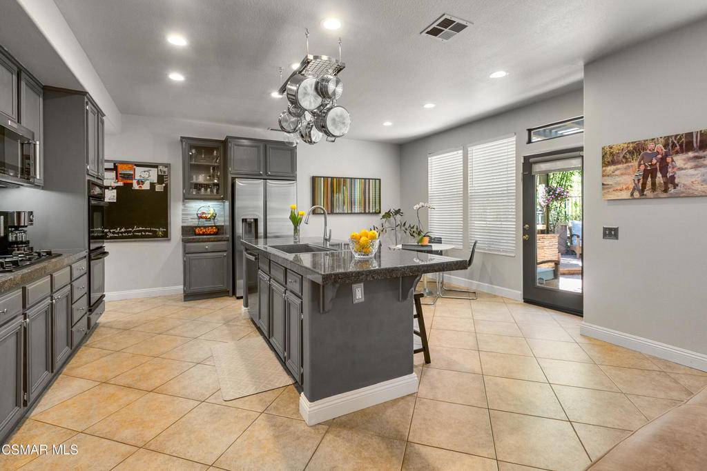 477 Parkview CT Simi Valley, CA 93065