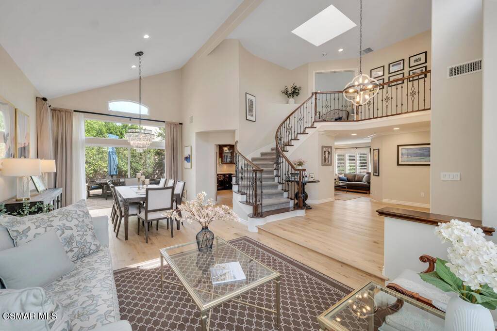 Simi Valley, CA 93065,360 Cliffhollow CT