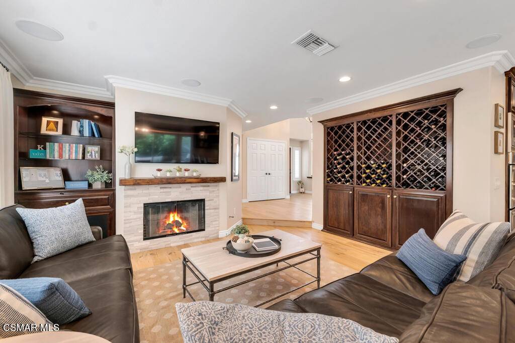 Simi Valley, CA 93065,360 Cliffhollow CT