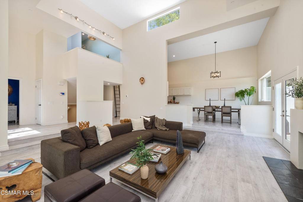Agoura Hills, CA 91301,28333 Foothill DR