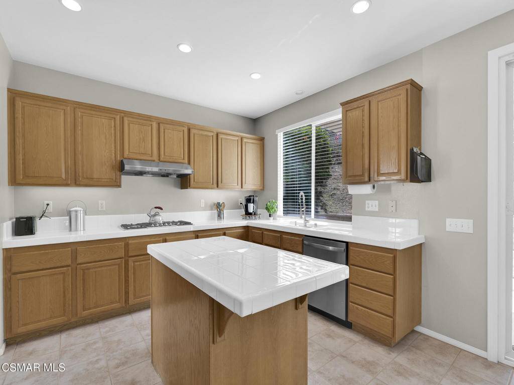 659 N Muirfield AVE Simi Valley, CA 93065