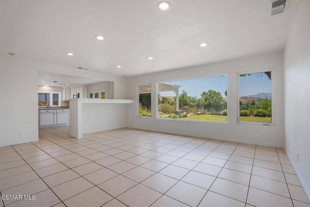 Thousand Oaks, CA 91360,86 Teasdale ST