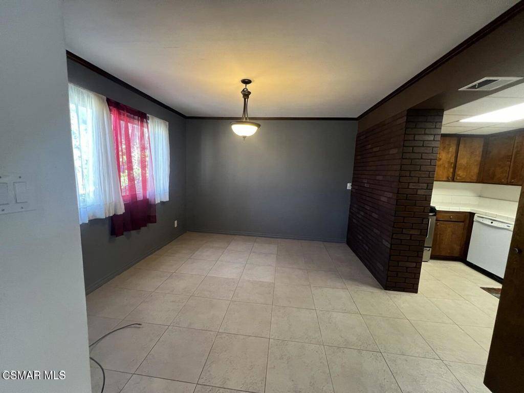 Tarzana, CA 91356,18617 Clark ST #4