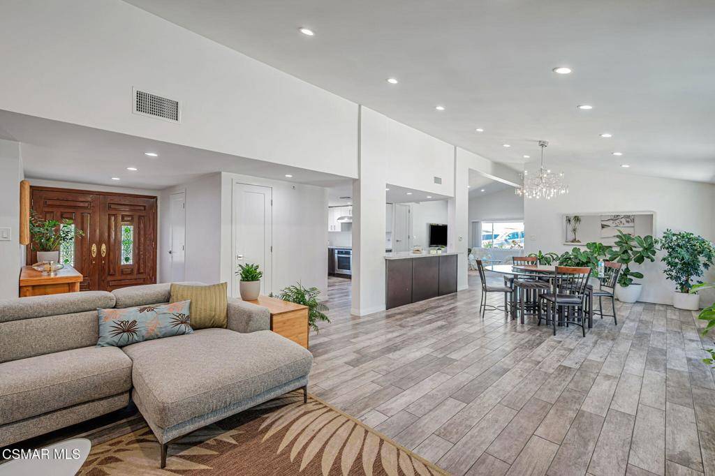 Simi Valley, CA 93065,75 Vista Lago DR