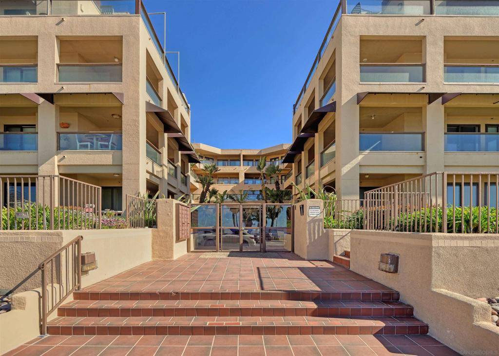 La Jolla, CA 92037,333 Coast #15