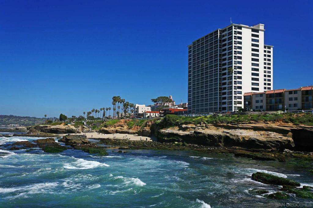 La Jolla, CA 92037,939 Coast Blvd #8G