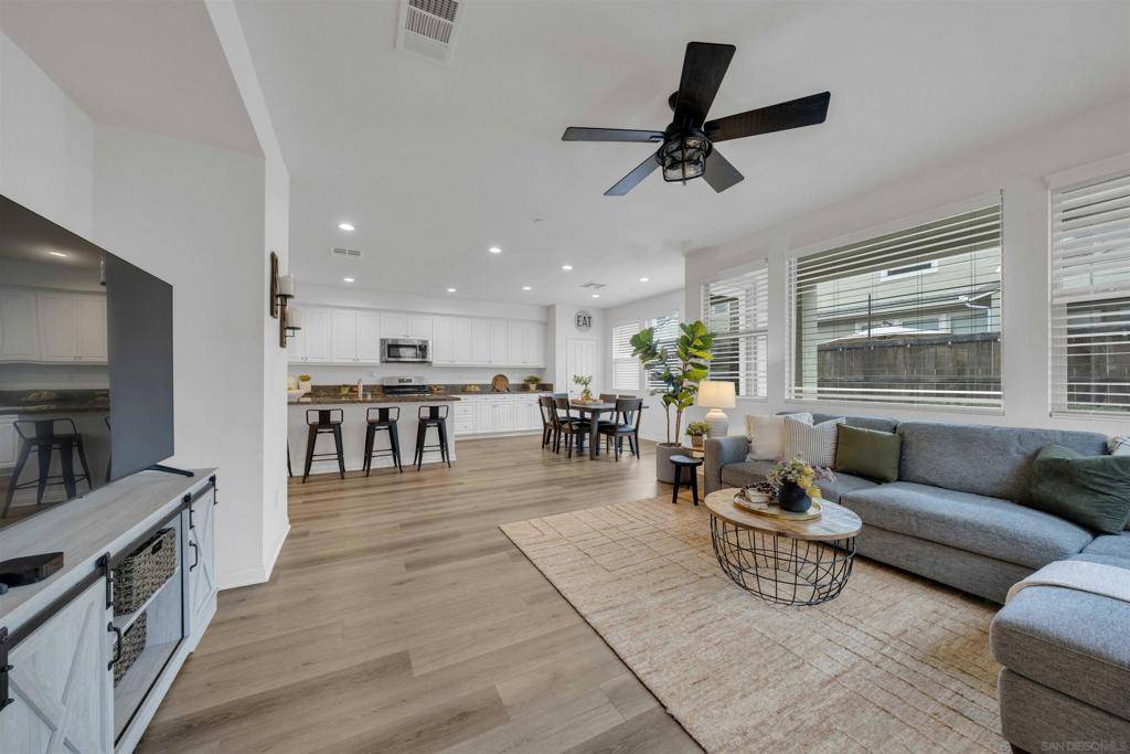 Chula Vista, CA 91913,1137 Calle Obsidiana #3