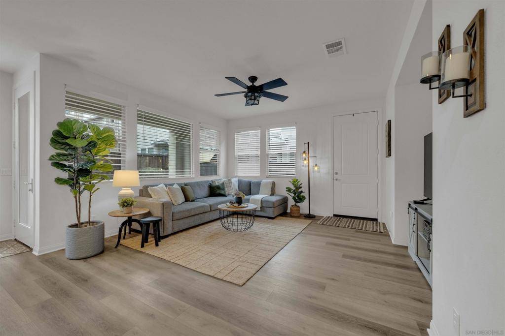 Chula Vista, CA 91913,1137 Calle Obsidiana #3