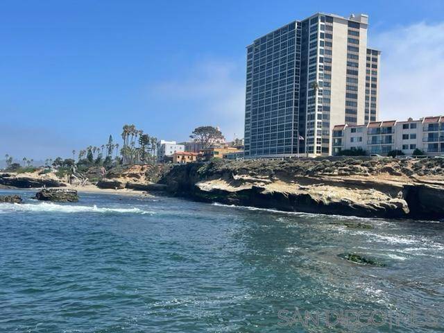 La Jolla, CA 92037,939 Coast Blvd #3D