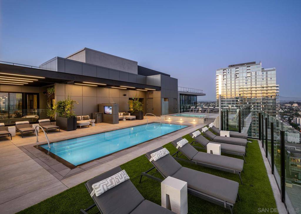 San Diego, CA 92101,675 9th Ave #2014