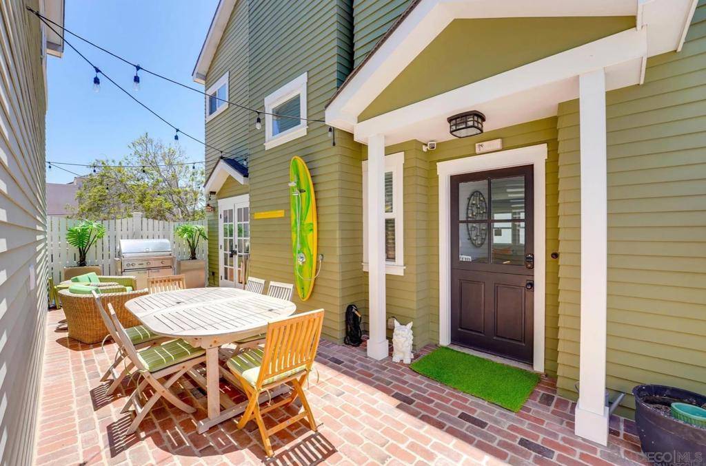 Coronado, CA 92118,920 D Ave